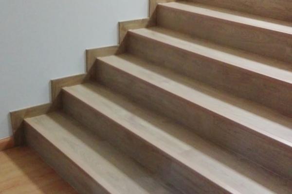 Forrado de Escaleras con Tarima 1