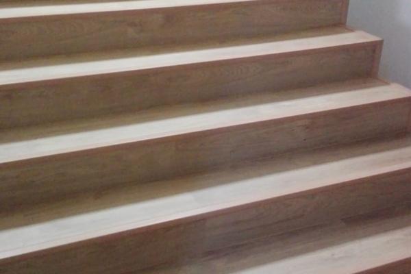 Forrado de Escaleras con Tarima 2
